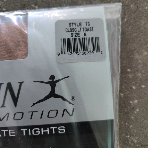 Ice Skating Danskin Dancewear Womens Heavyweight Footed Figure Skating Tights - Picture 4 of 5